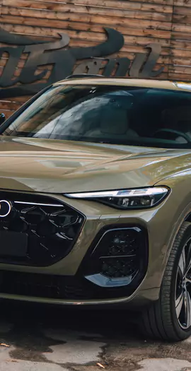 Забронировали Audi Q5 L прозрачным глянцевым полиуретаном, выполнили шумоизоляцию дверей и арок, установили видеорегистратор